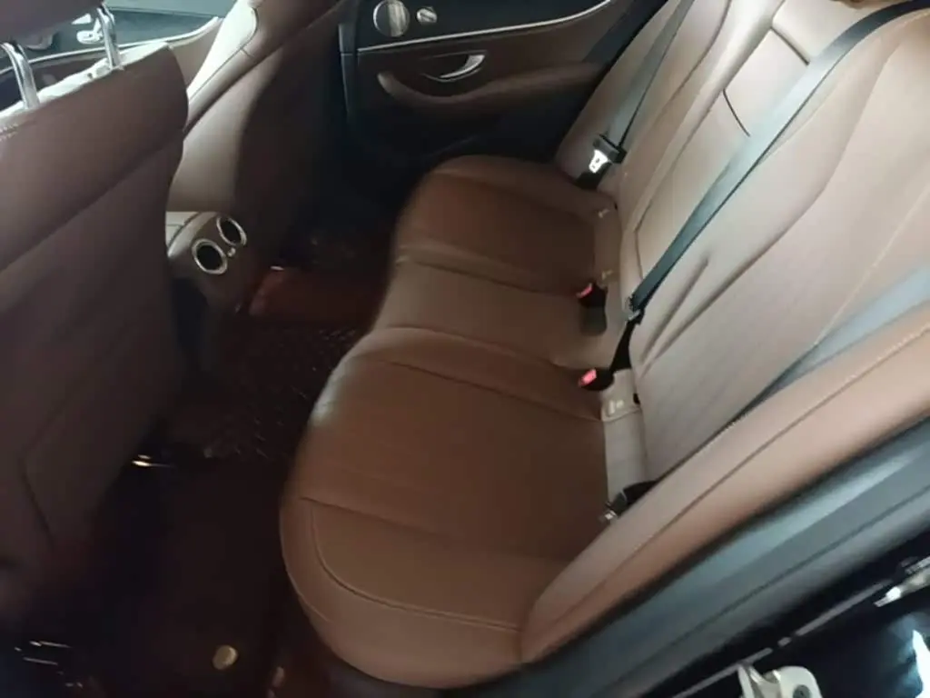 Mercedes-Benz E-Class 2023 — Photo 17/20