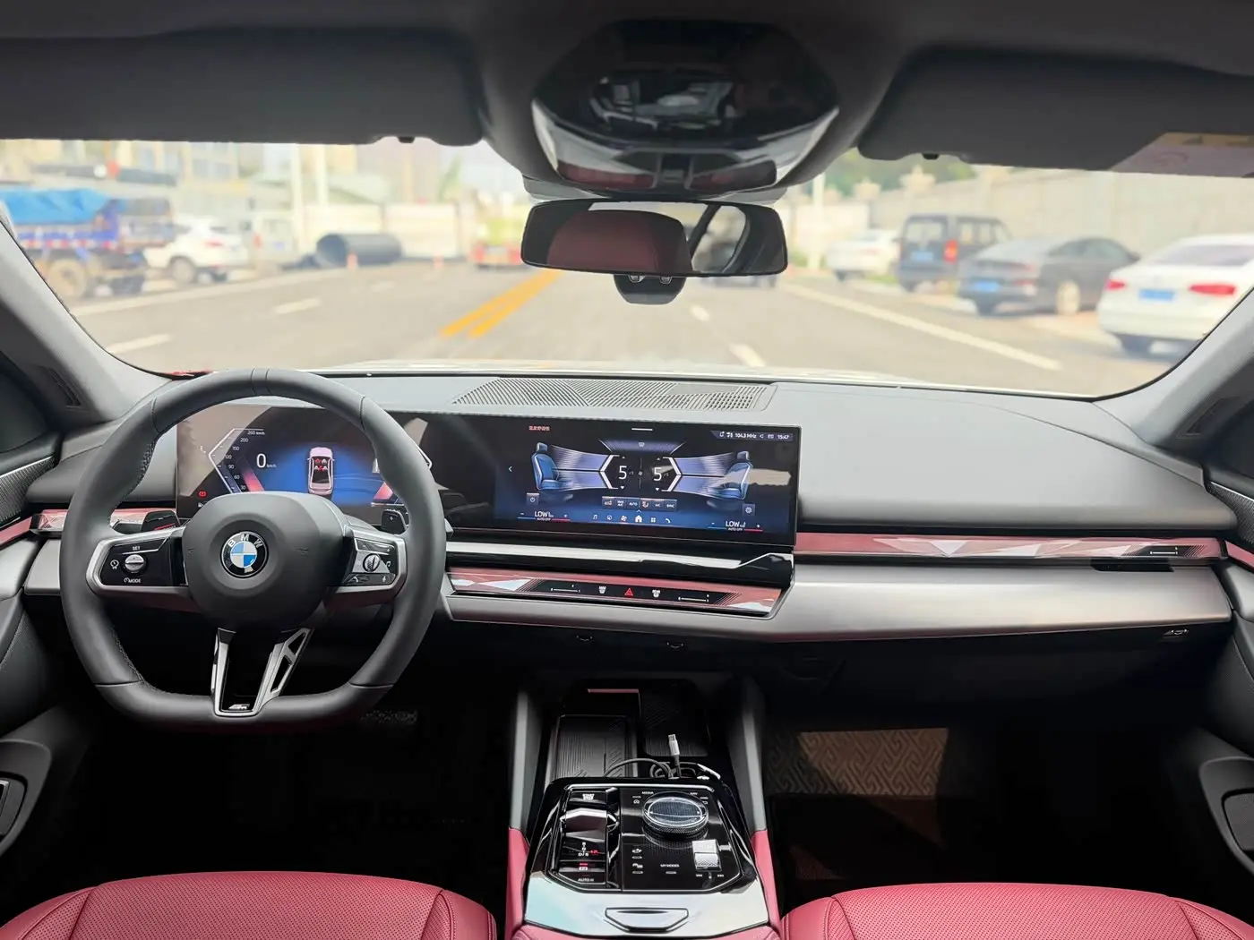 BMW 5 Series 2025 — Photo 11/17