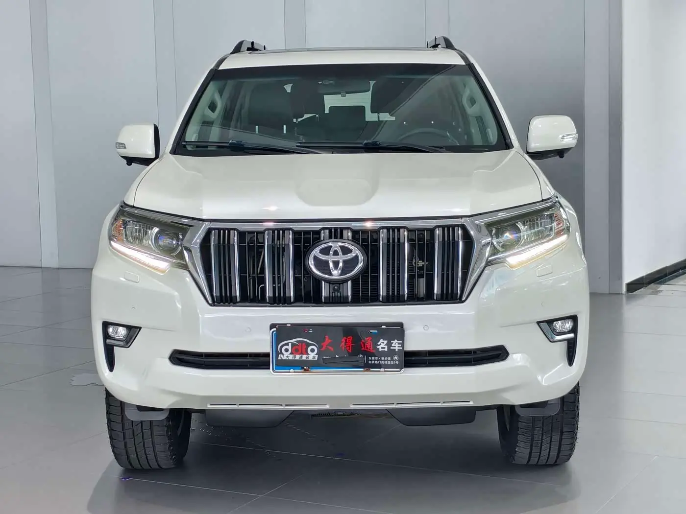 Toyota Prado 2018 — Photo 2/16