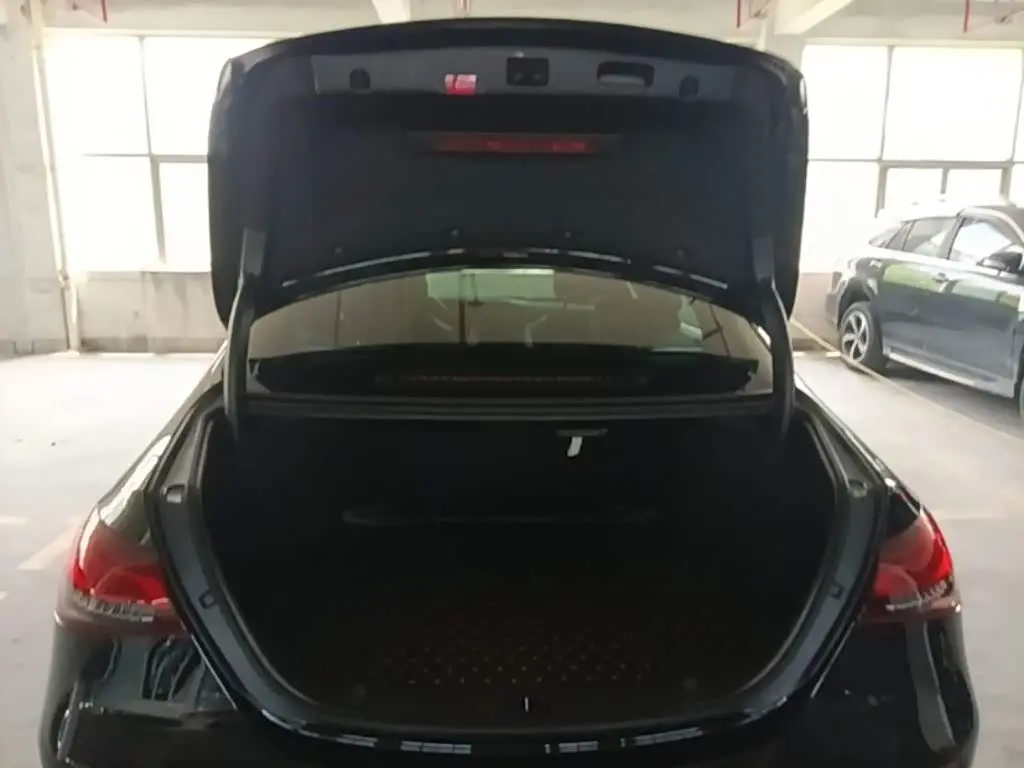 Mercedes-Benz E-Class 2023 — Photo 19/20