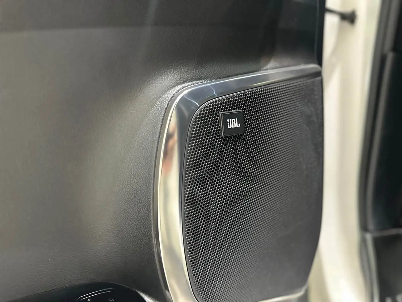 Toyota Alphard 2019 — Photo 8/13