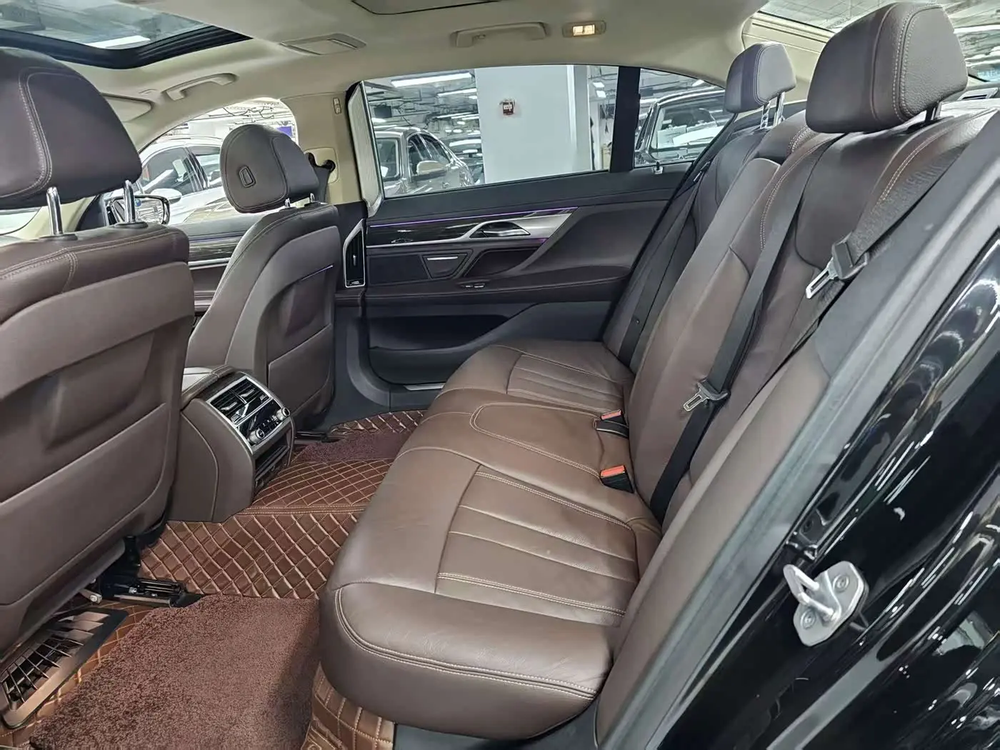 BMW 7 Series 2017 — Şəkil 12/19