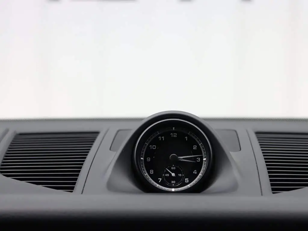 Porsche Macan 2023 — Фото 19/20