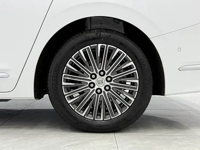 Buick GL8 New Energy 2025 — Photo 12/12
