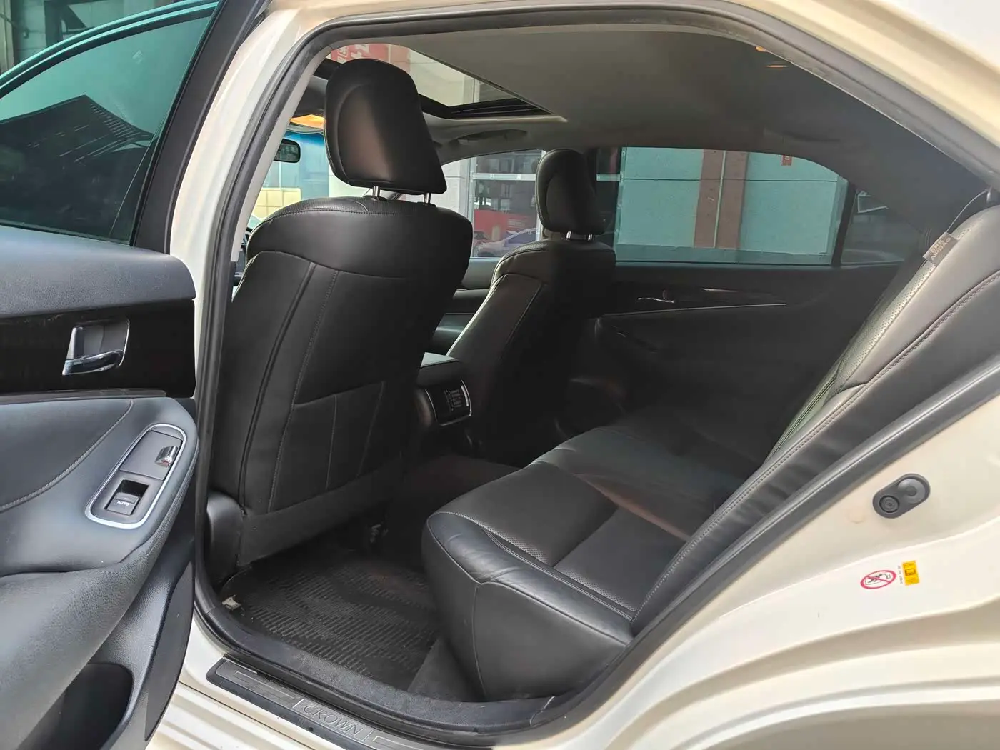 Toyota Crown 2015 — ფოტო 8/12