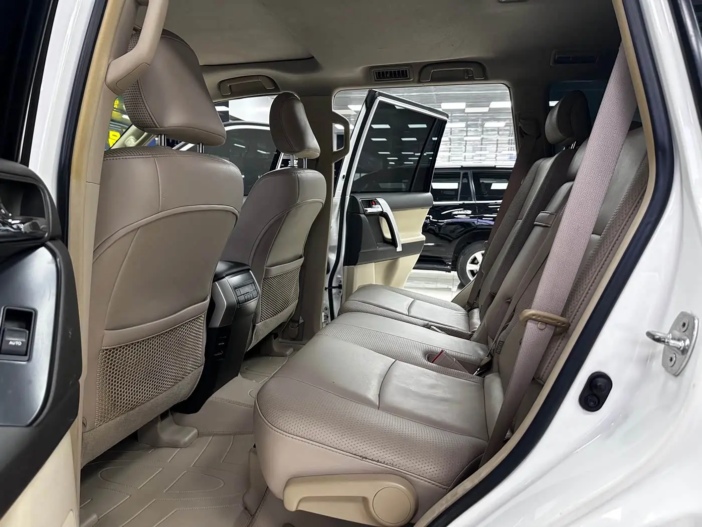 Toyota Prado 2013 — Photo 10/15