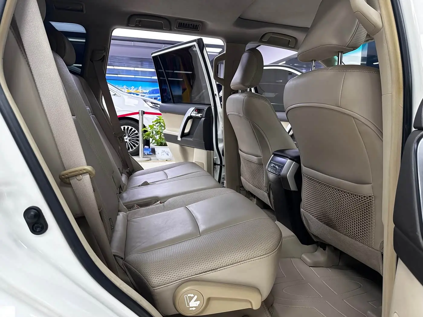 Toyota Prado 2013 — Photo 11/15