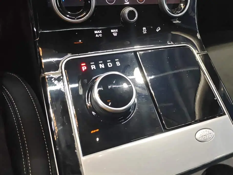 Land Rover Range Rover Velar 2021 — Photo 16/16