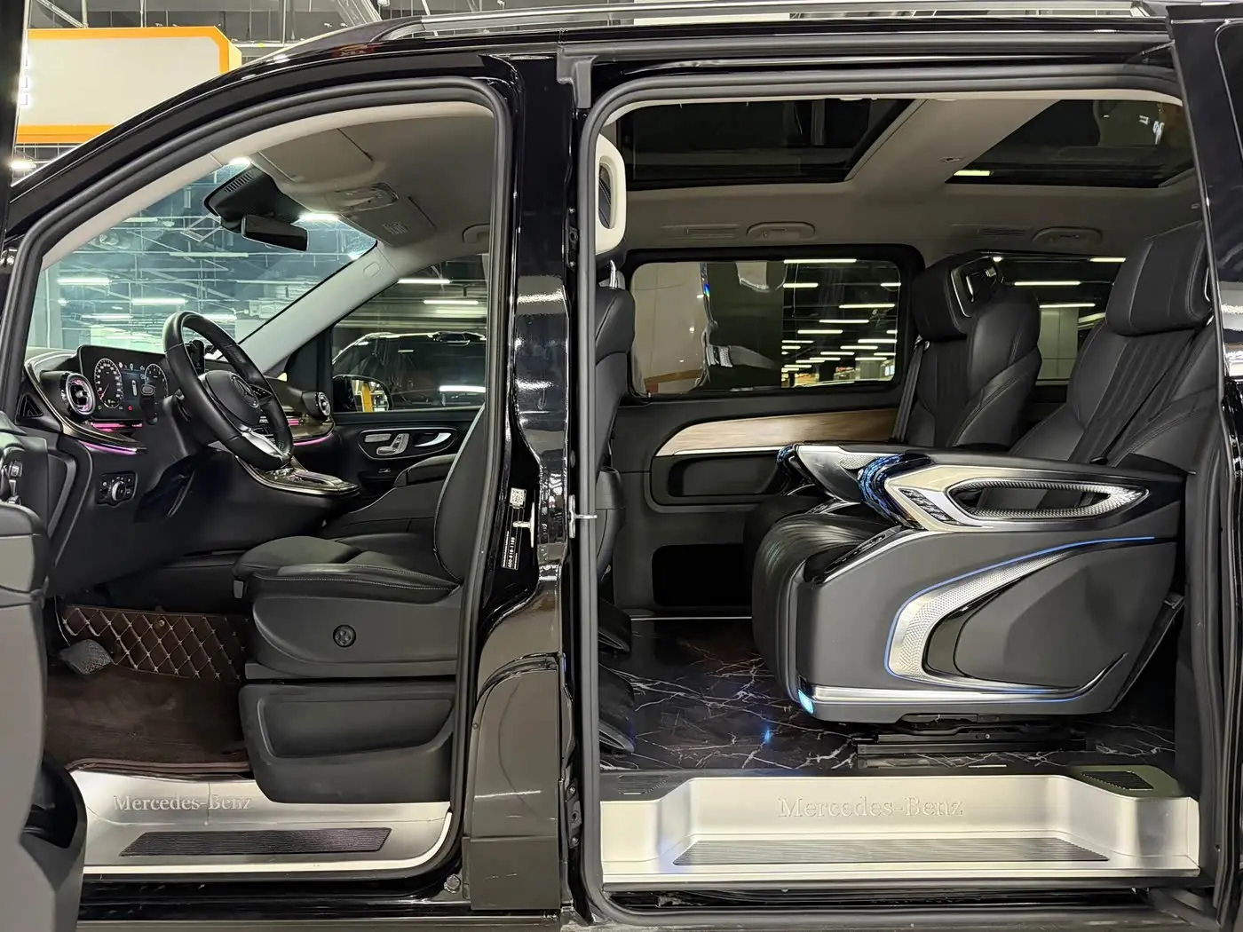 Mercedes-Benz V-Class 2024 — Фото 9/16