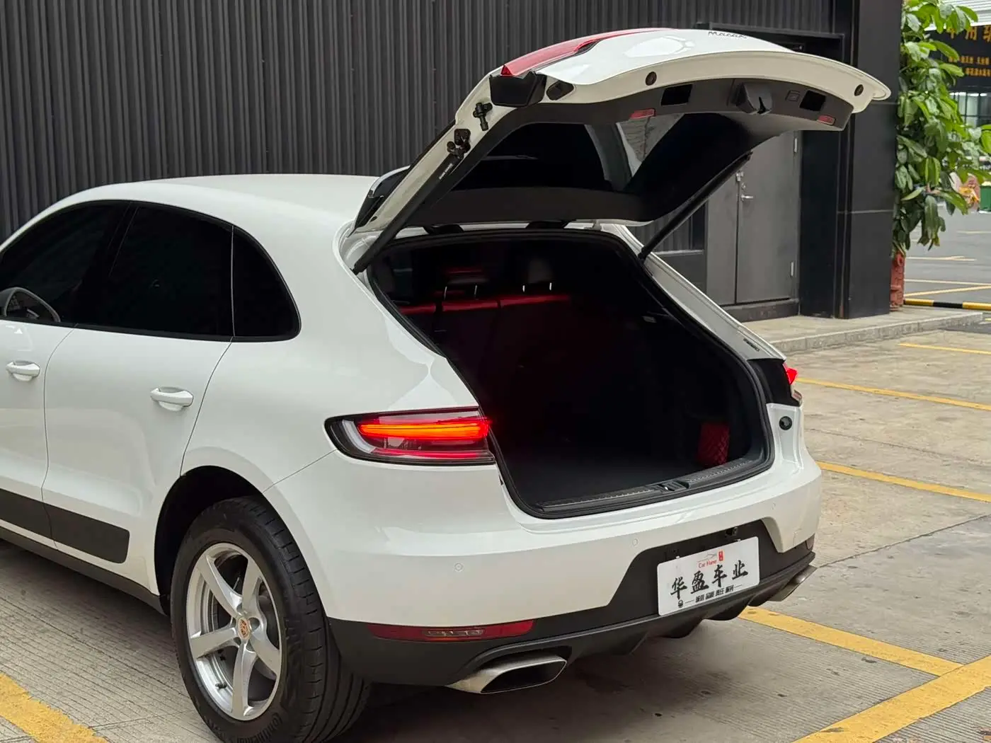 Porsche Macan 2020 — Photo 11/20