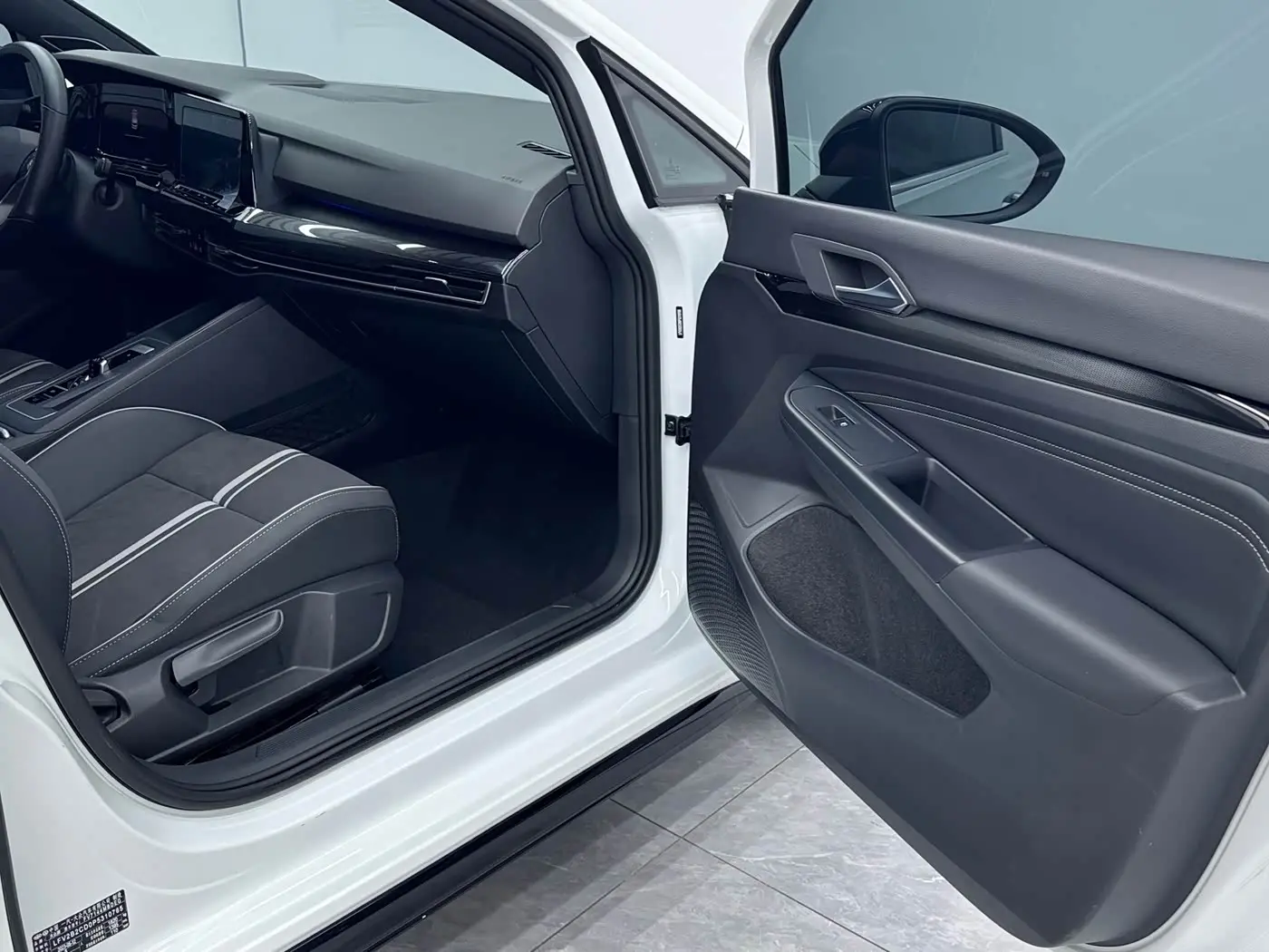 Volkswagen Golf 2023 — Photo 20/20