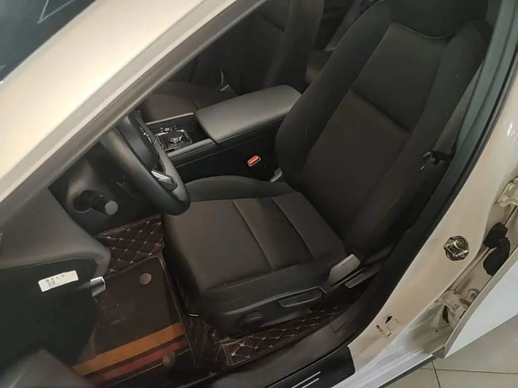 Mazda Mazda3 Axela 2025 — Photo 15/20