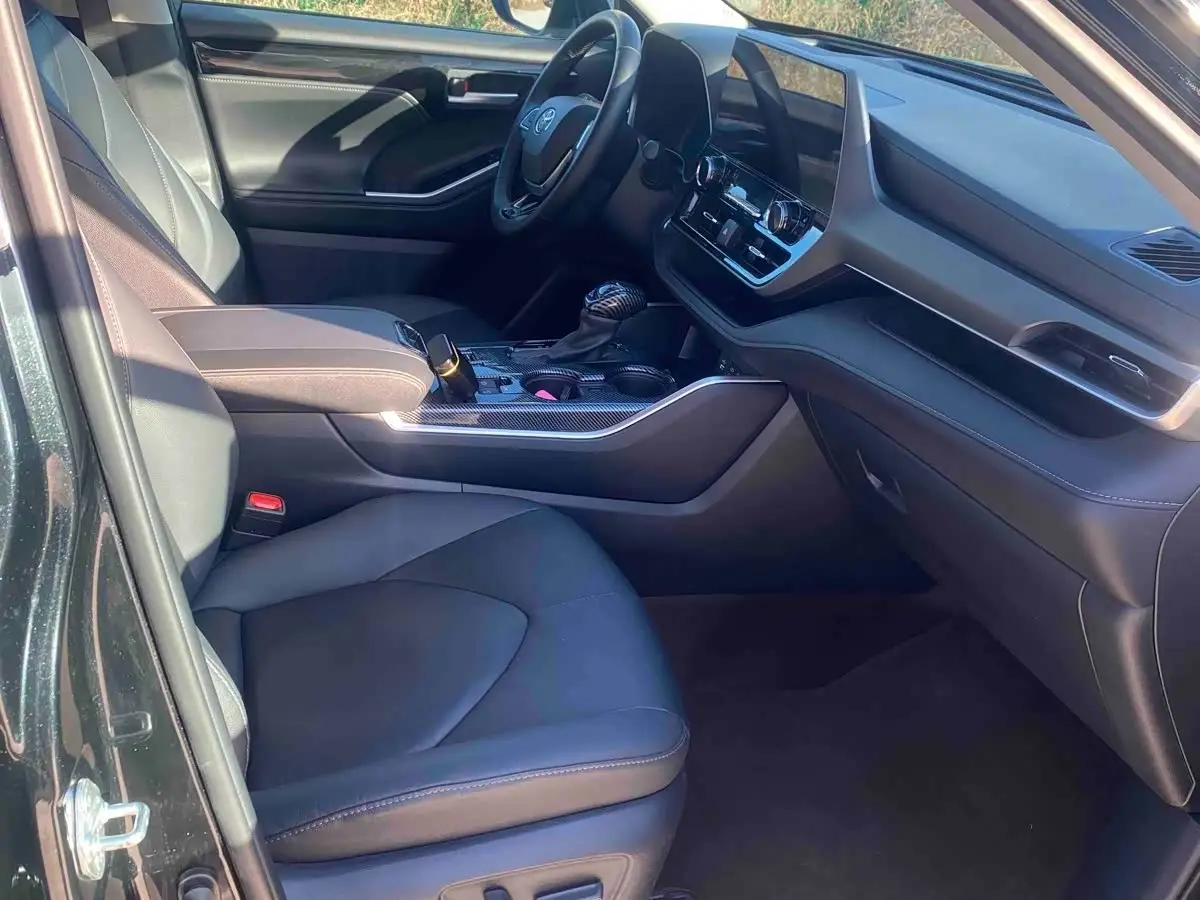 Toyota Highlander 2023 — Photo 5/12