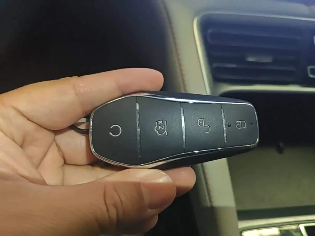 BYD Song PLUS PHEV 2024 — Photo 17/20