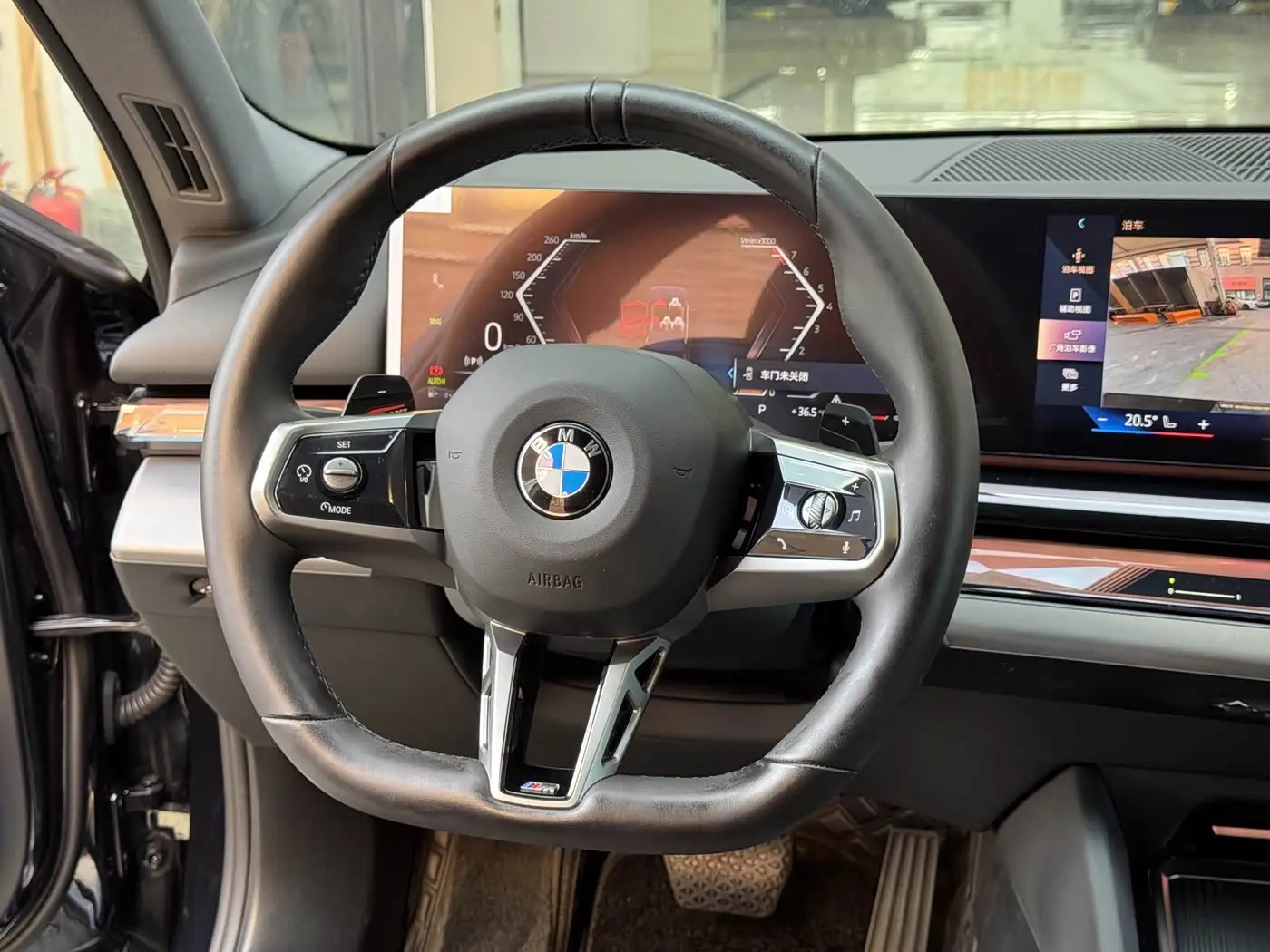 BMW 5 Series 2025 — Photo 14/20