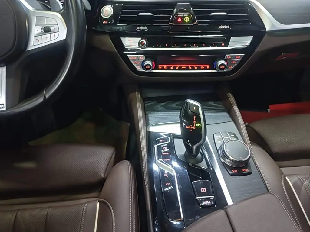 BMW 5 Series 2022 — Photo 14/20