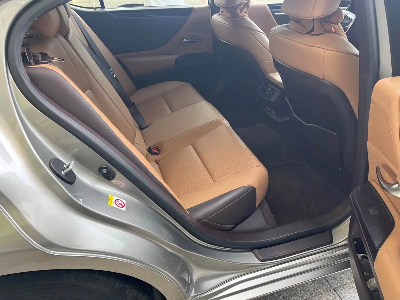 Lexus ES 2019 — Photo 11/17