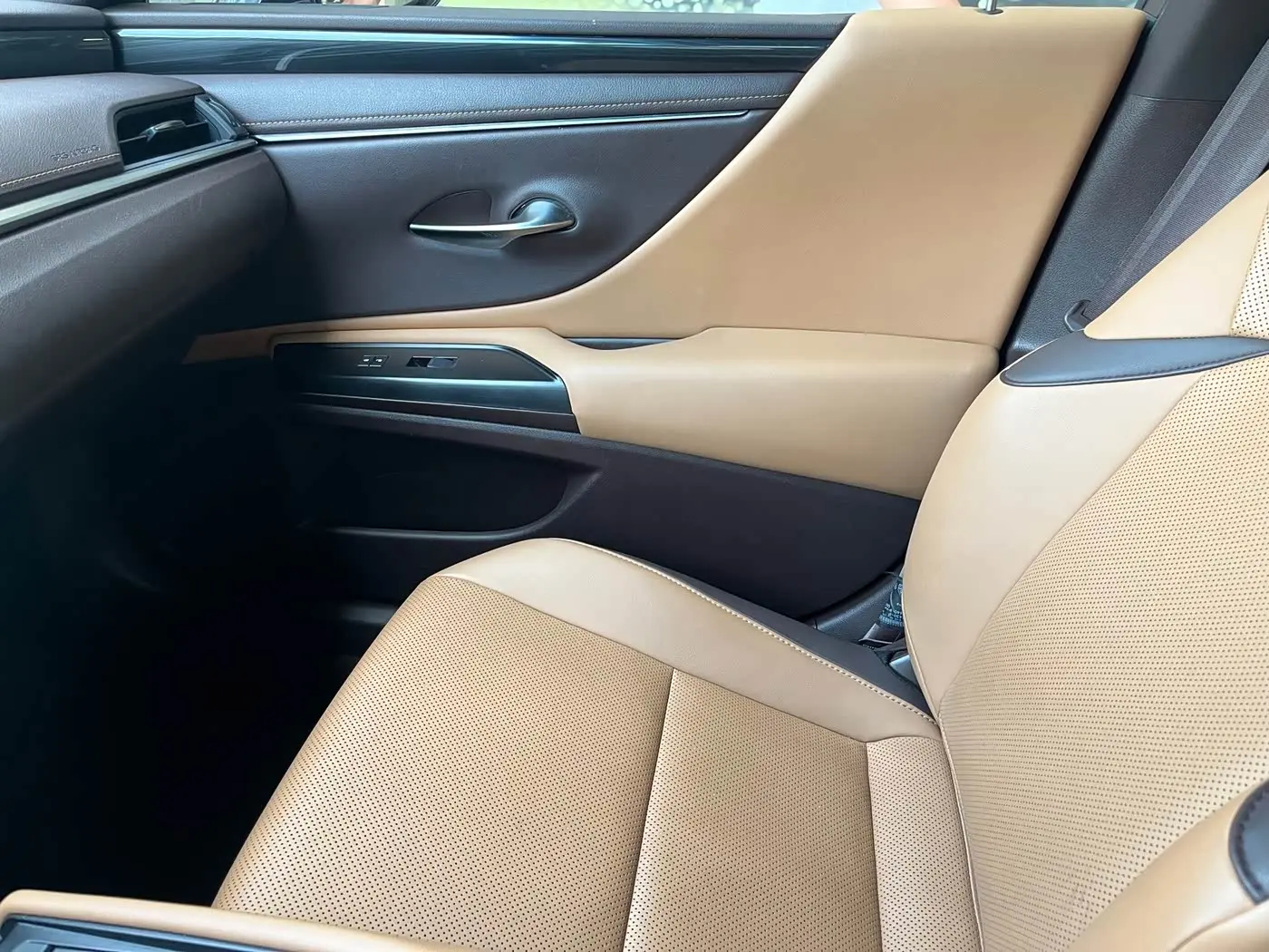 Lexus ES 2019 — Photo 14/17