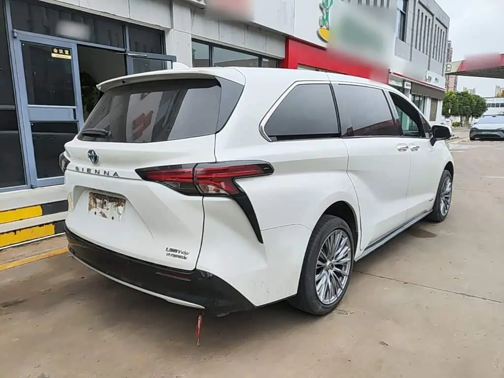 Toyota Sienna 2022 — Фото 7/20