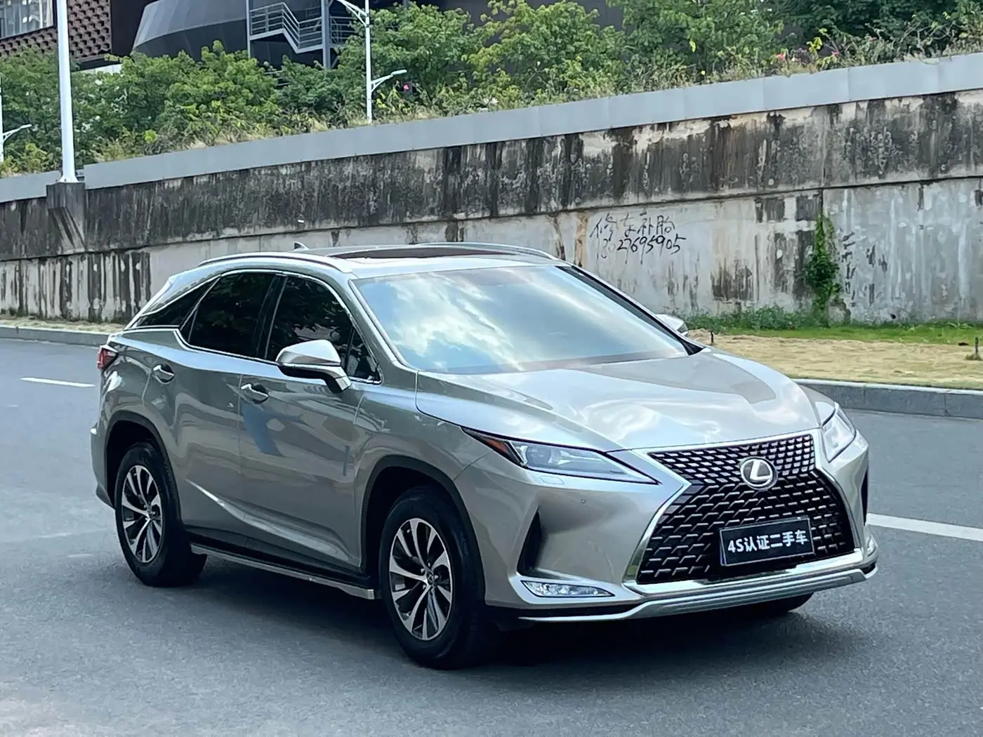 Lexus RX 2019 — Фото 3/20