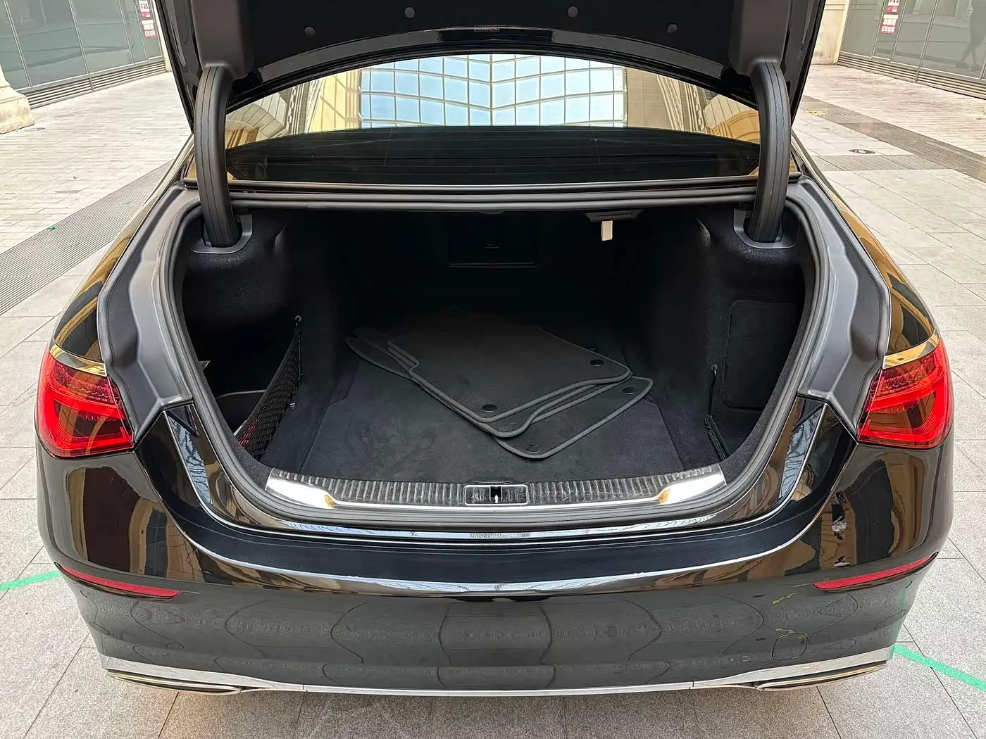 Mercedes-Benz S-Class 2023 — Photo 18/20
