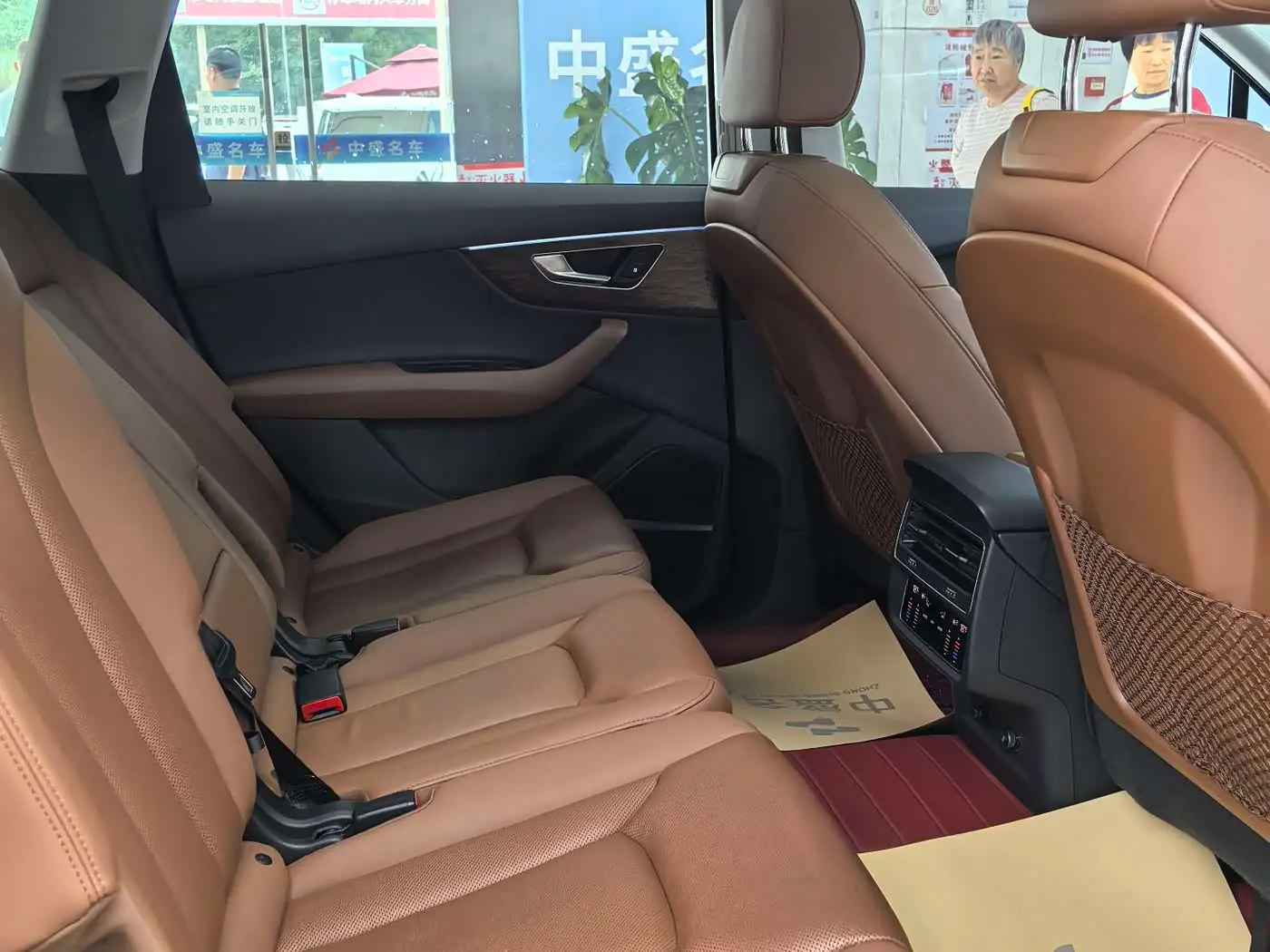 Audi Q7 2022 — Şəkil 10/16