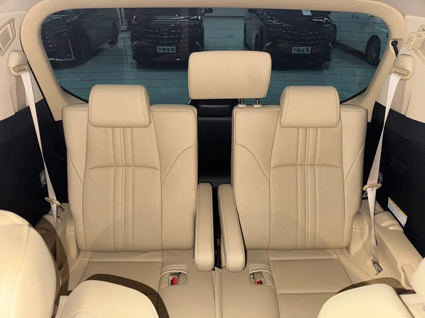 Toyota Vellfire 2021 — Photo 9/12