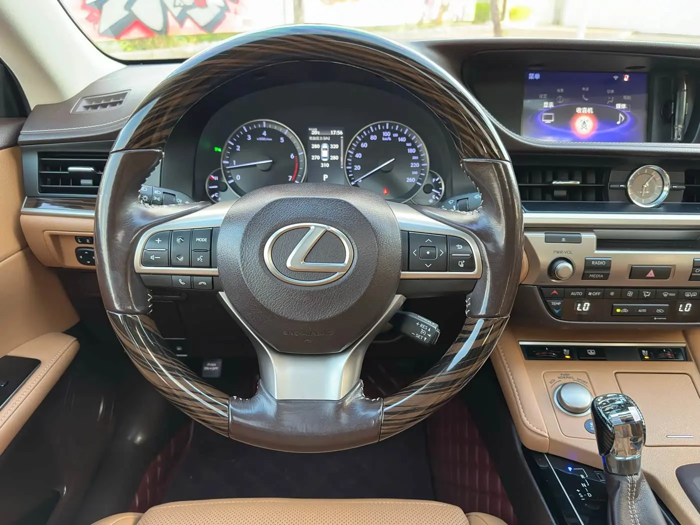 Lexus ES 2017 — Photo 11/16