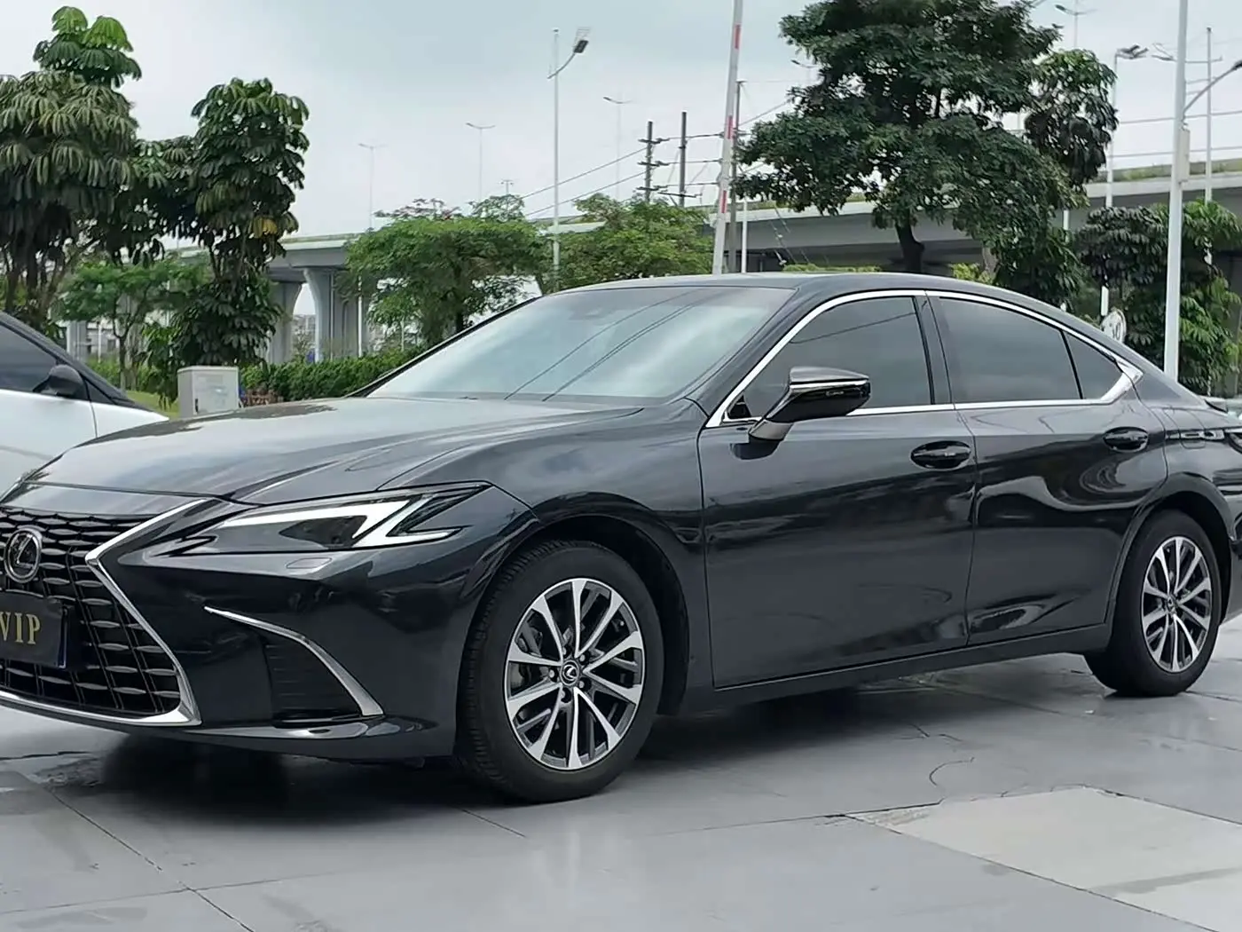 Lexus ES 2025 — Фото 1/11