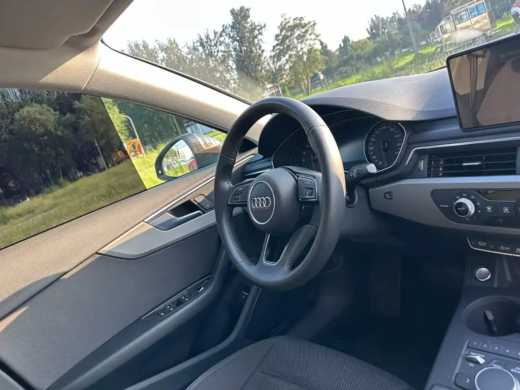 Audi A4L 2018 — Фото 18/20