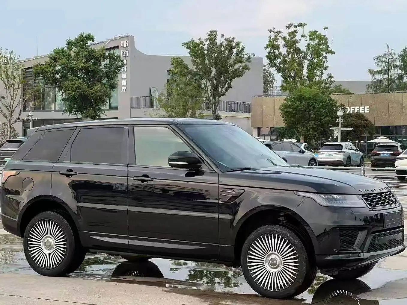 Land Rover Range Rover Sport 2019 — Photo 3/9