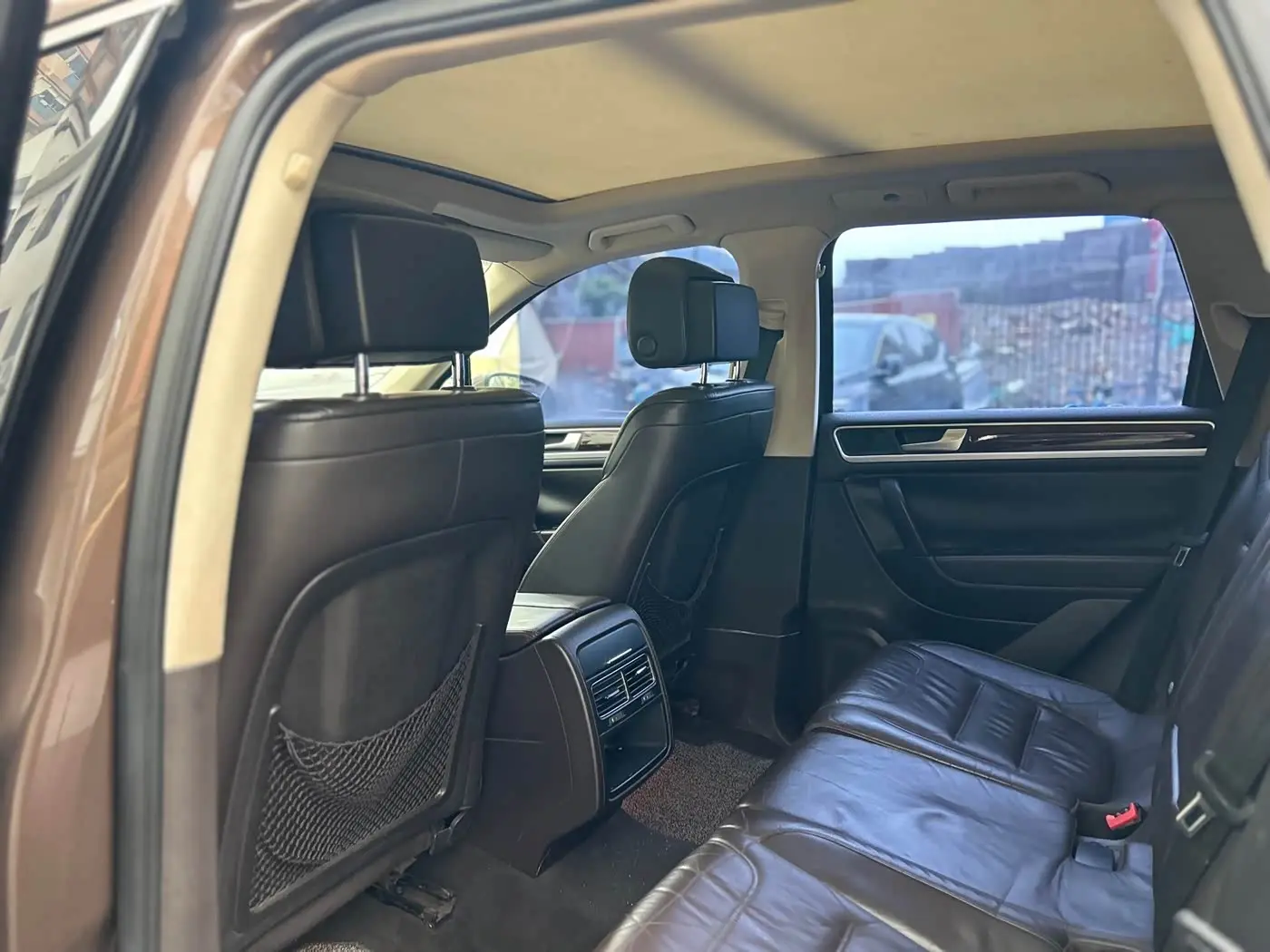 Volkswagen Touareg 2012 — Şəkil 16/20
