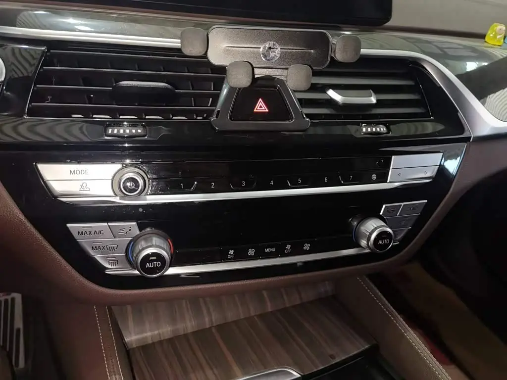 BMW 5 Series 2020 — Photo 13/20
