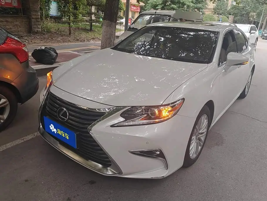 Lexus ES, 2015