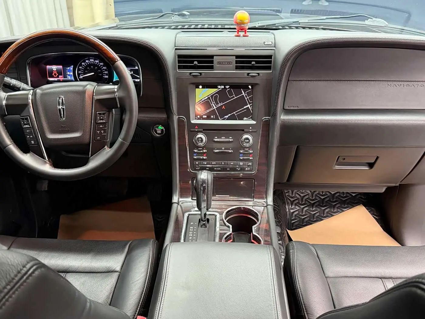Lincoln Navigator 2017 — Фото 19/20