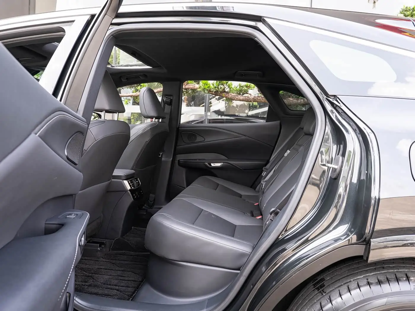 Lexus RX 2025 — Photo 10/20