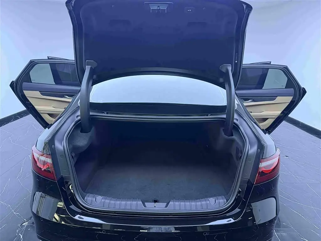 Jaguar XFL 2025 — Photo 9/20