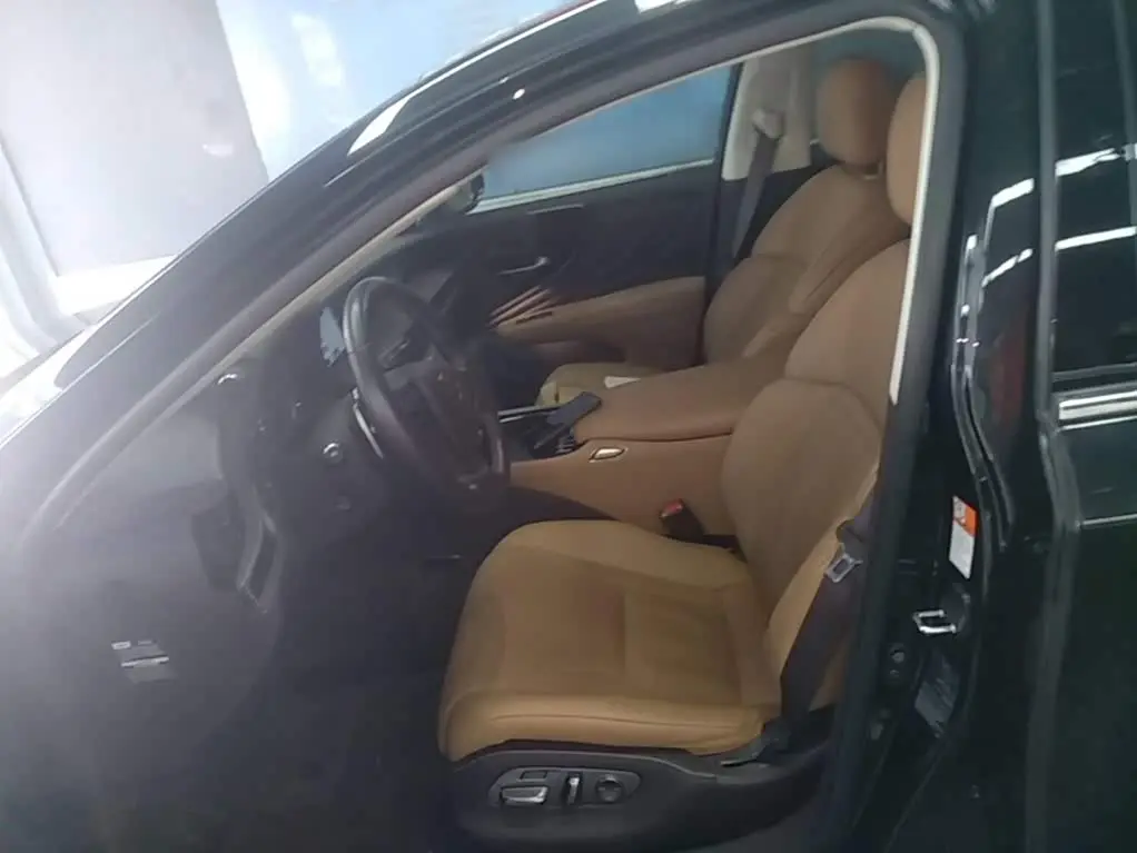Lexus LS 2020 — Photo 15/20