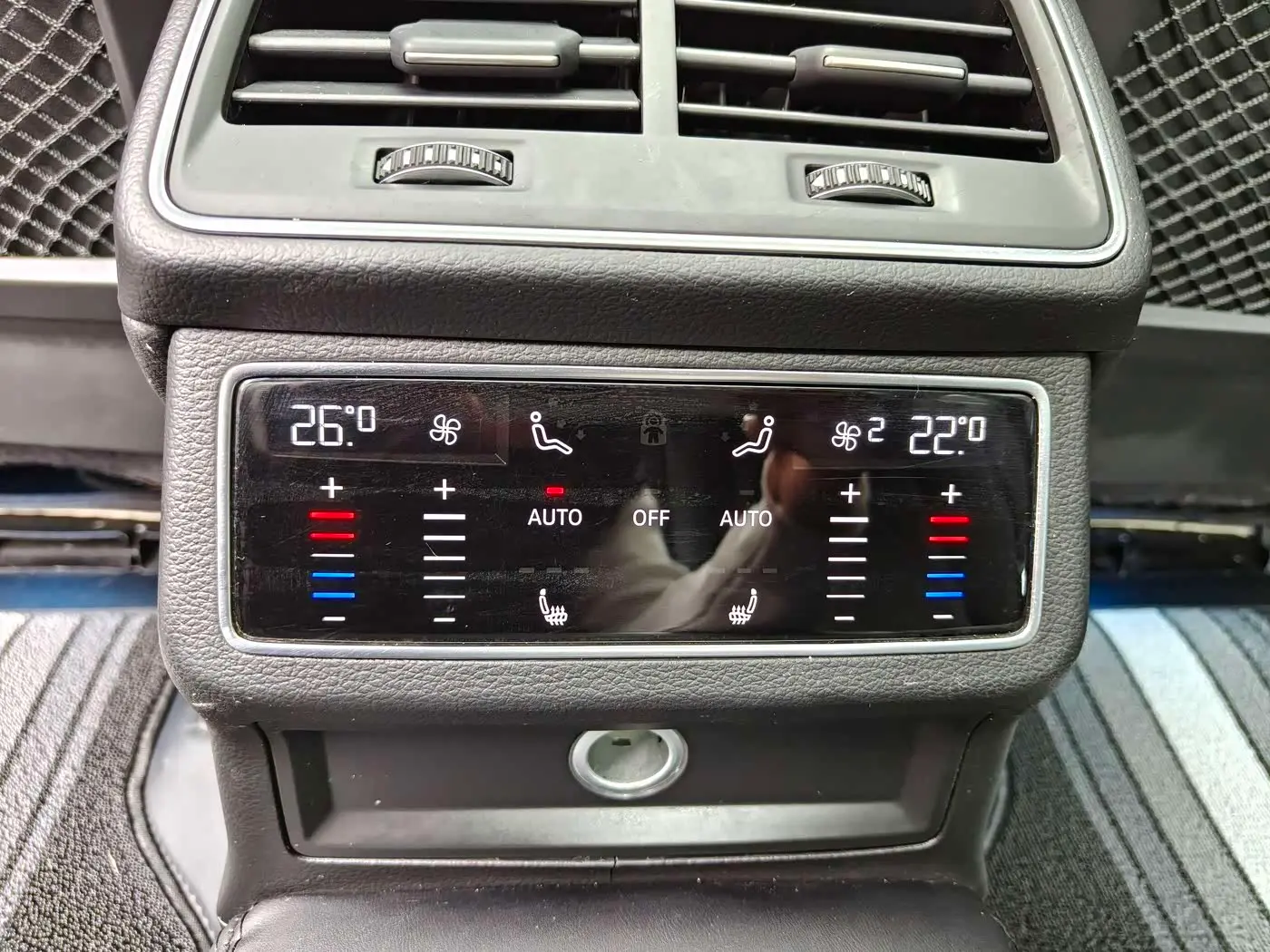 Audi A6L 2019 — Şəkil 10/17