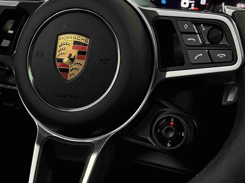 Porsche Cayenne 2021 — Photo 12/20
