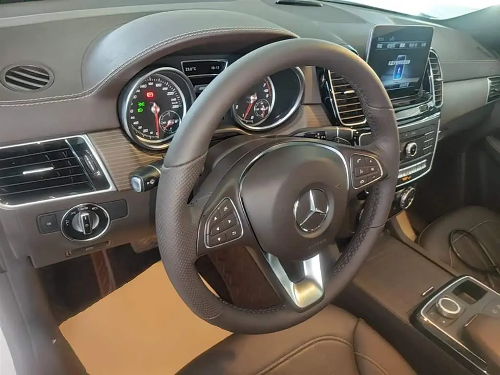 Mercedes-Benz GLE 2019 — Photo 10/20
