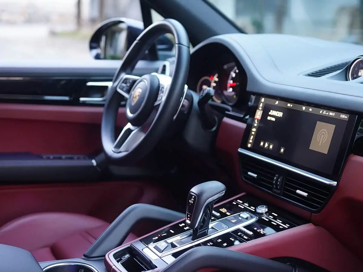 Porsche Cayenne 2021 — Photo 15/20