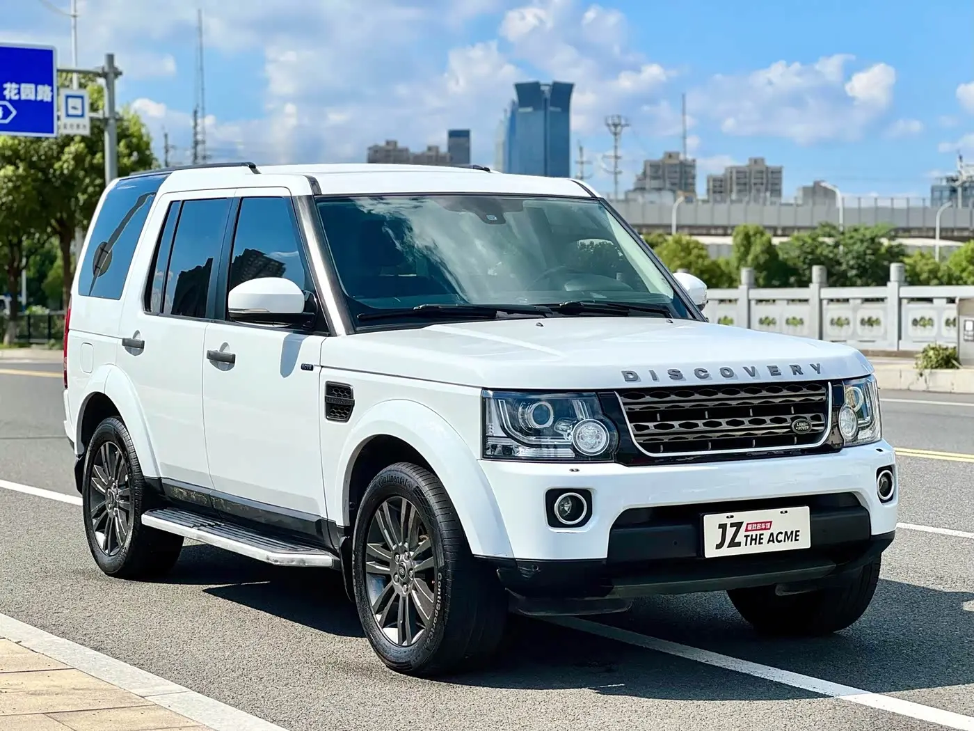 Land Rover Discovery 2017 — Фото 3/16