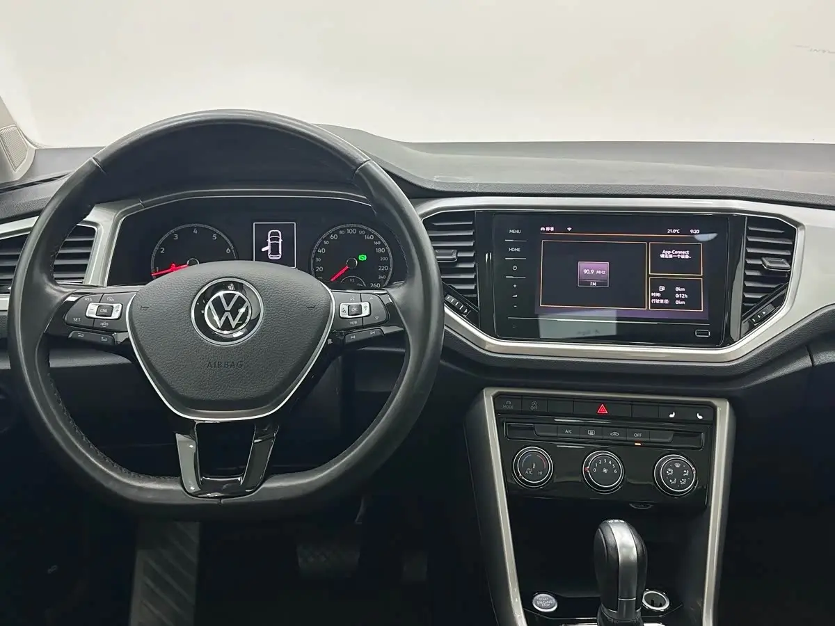 Volkswagen T-ROC 2022 — Photo 10/17