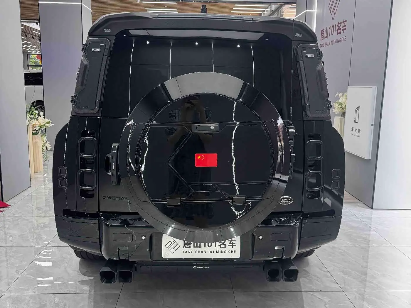 Land Rover Defender 2023 — Фото 8/20