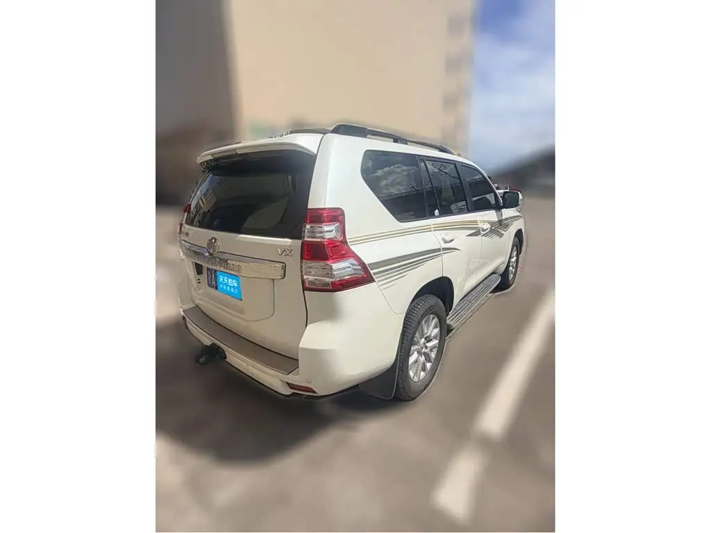 Toyota Prado 2015 — Photo 2/7