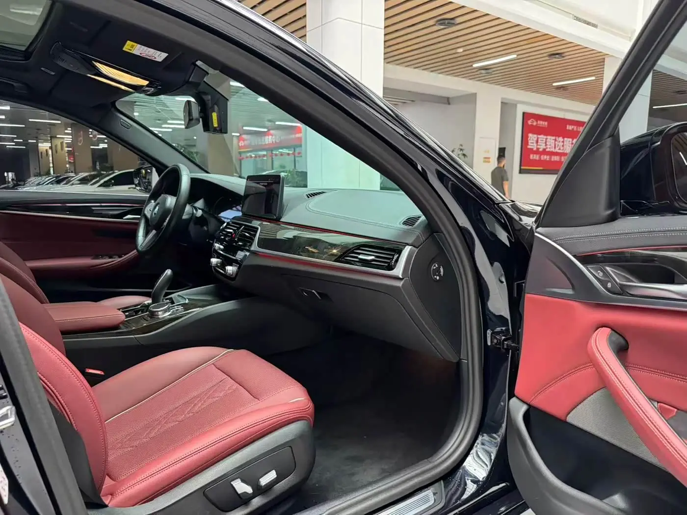 BMW 5 Series 2023 — Şəkil 16/20