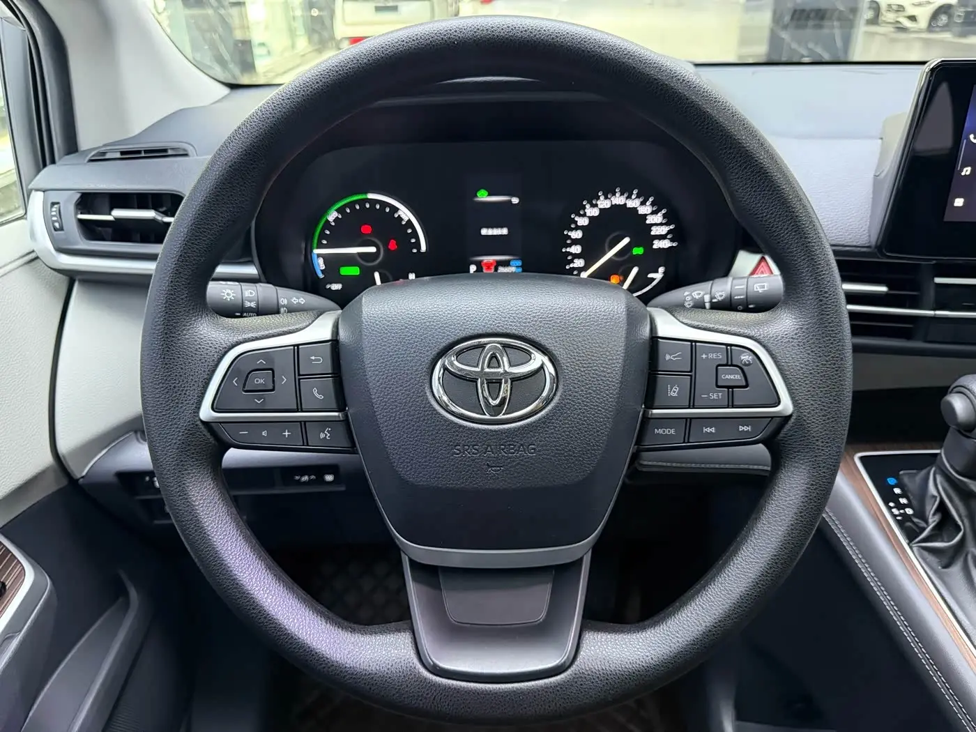 Toyota Sienna 2024 — ფოტო 15/20