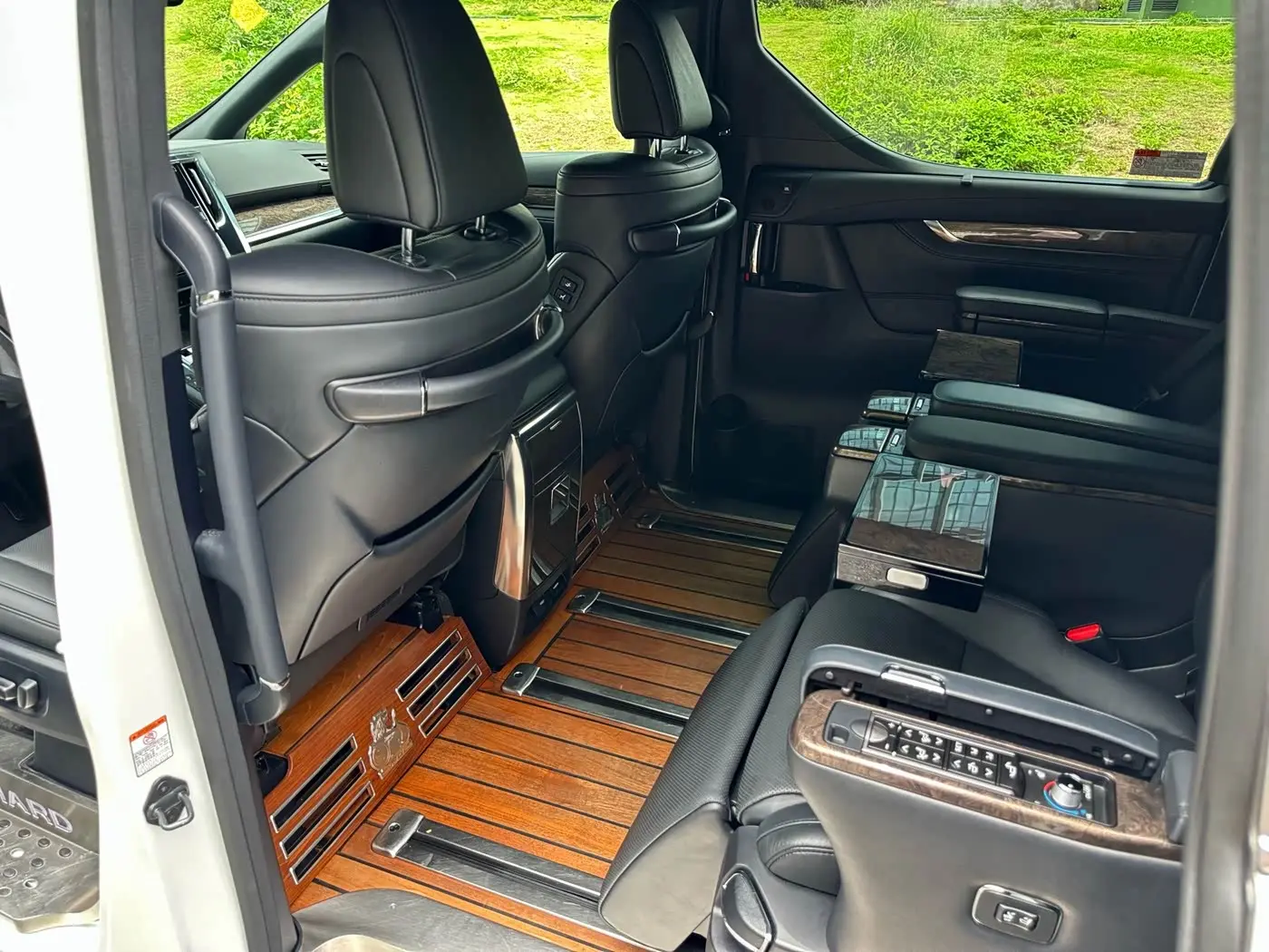 Toyota Alphard 2019 — Photo 13/20