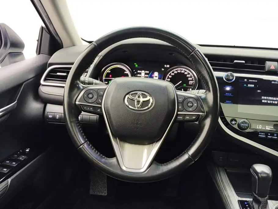 Toyota Camry 2019 — Фото 15/16